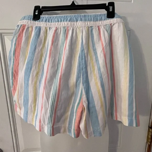 👚👖🥿💜 3-for-$10 💜👚👖🥿. 
Linen Shorts - Picture 4 of 4